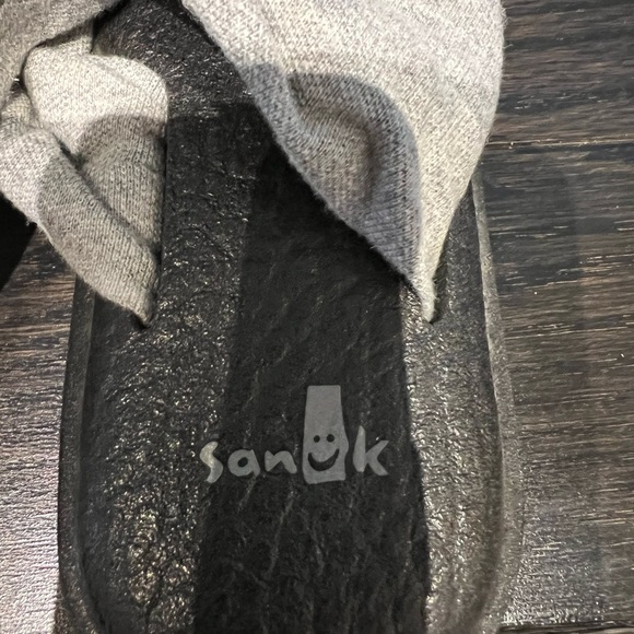 Sanuk yoga sling sandals. Super comfy and cushiony - Picture 2 of 4